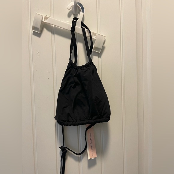 Aqua 
Swim top 
Women’s 
Size medium 
NWT - Picture 1 of 3